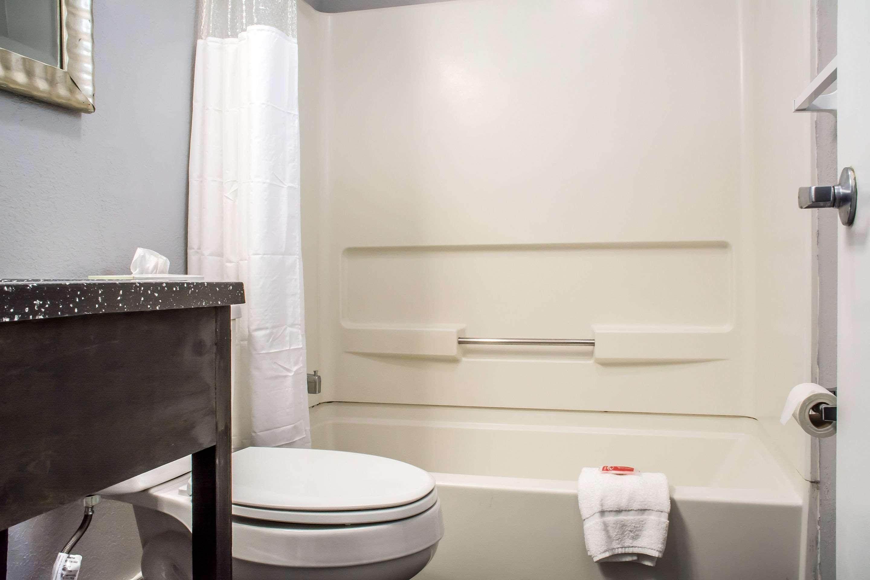 Econo Lodge Brockport Luaran gambar