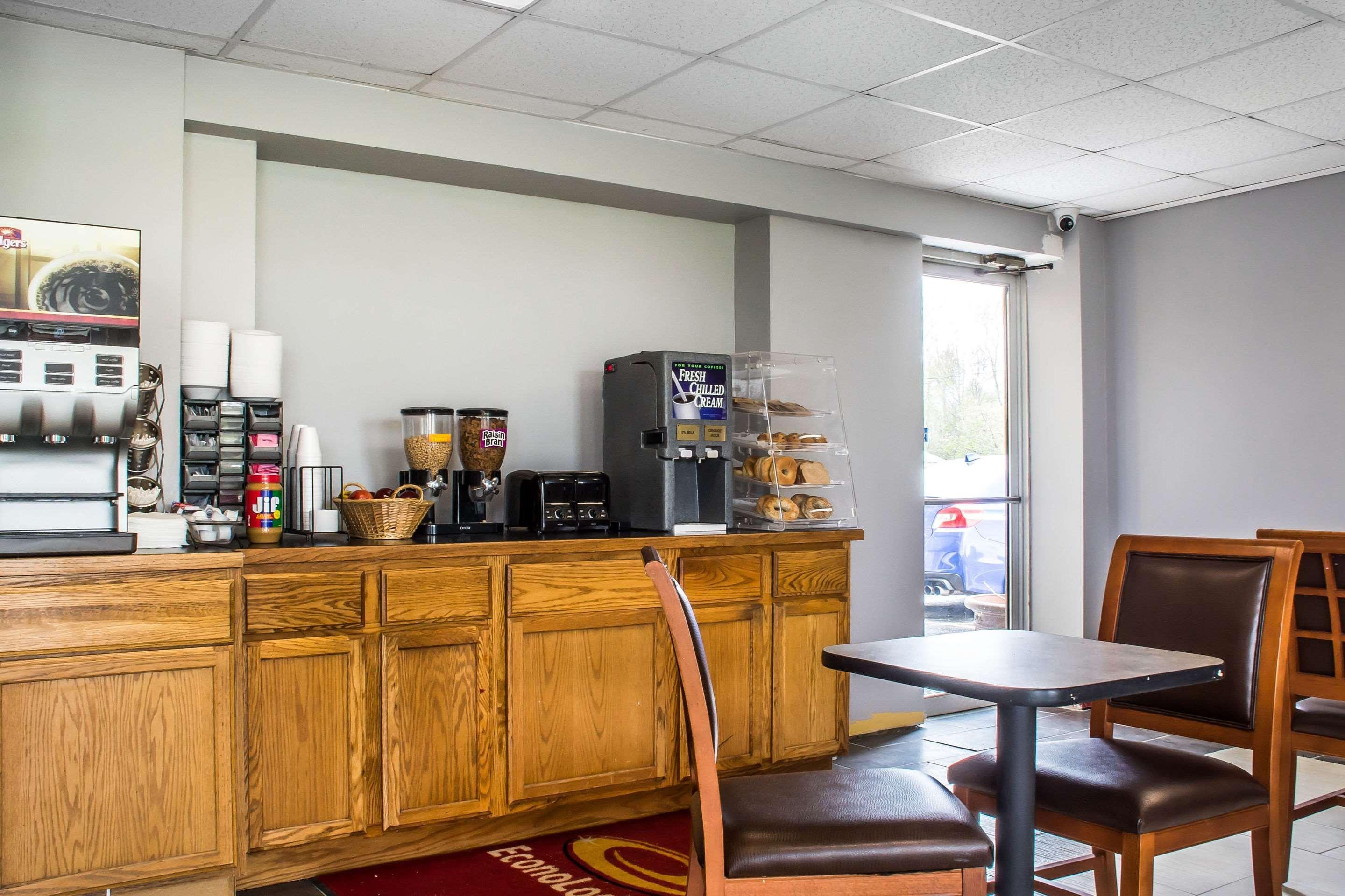 Econo Lodge Brockport Luaran gambar